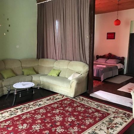 Barsa Apartment Zestafoni Exterior photo